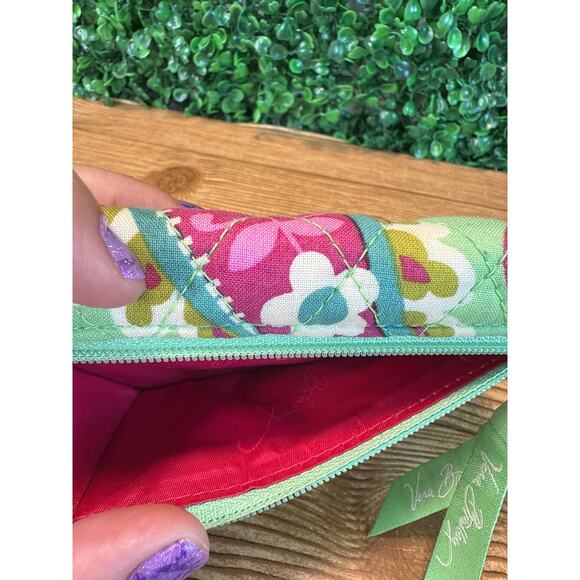 Vera Bradley Euro Wallet Trifold in Retired Tutti Fruitti - Picture 6 of 6